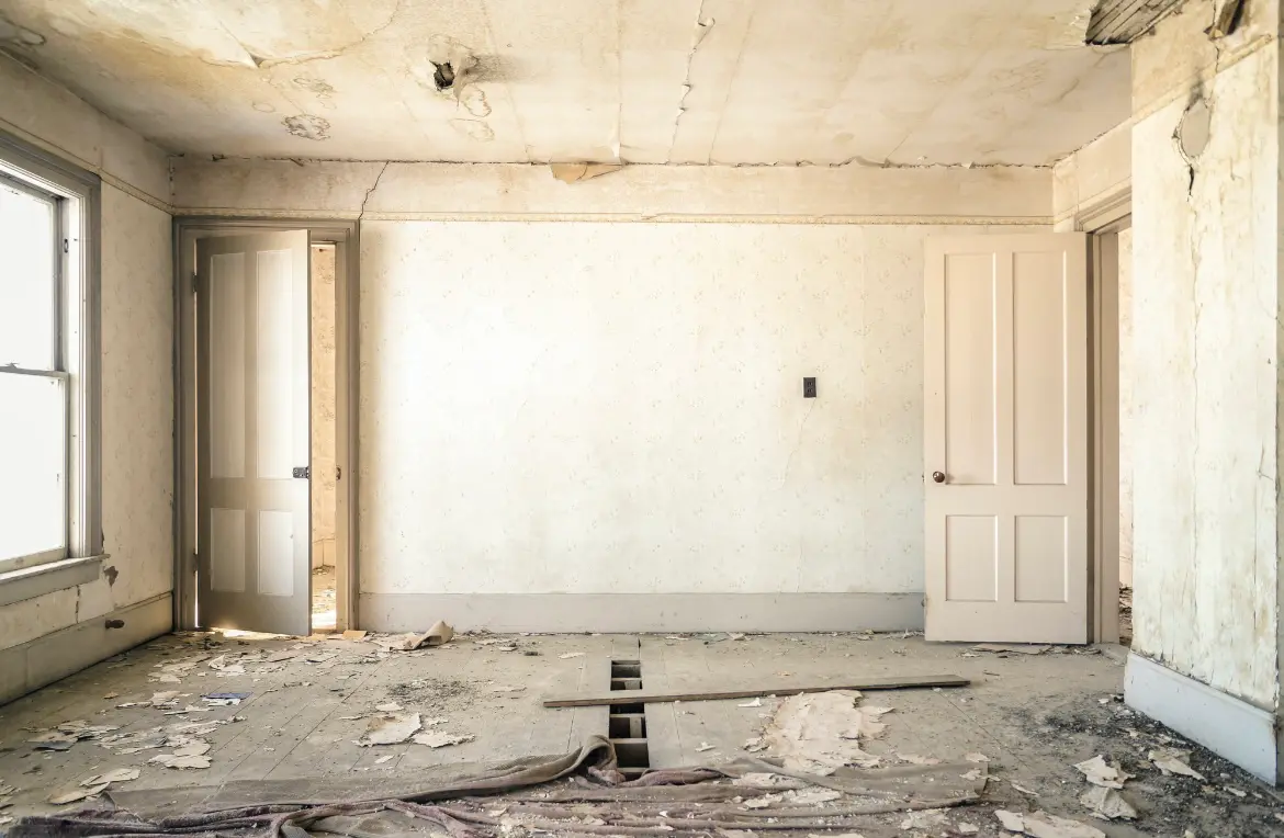 Waste disposal crew managing a cleanout project in Charlton